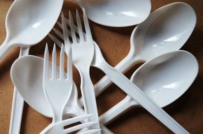 Канадский суд отменил решение правительства запретить пластиковые изделия