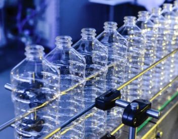 Определены товары с обязательным использованием с 2025 года вторсырья 